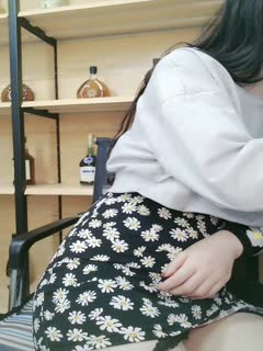 人妻秘書、汗水與接吻滿溢的社長室中出性交：誰都期待著的美麗熟女，終於登場。佐田茉莉子